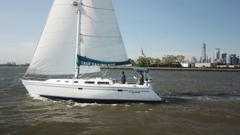 Sailboat tour in Hamptons